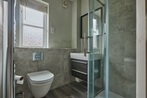 En Suite- click for photo gallery